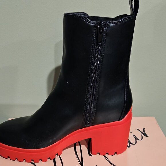 Womens boots - Picture 2 of 2